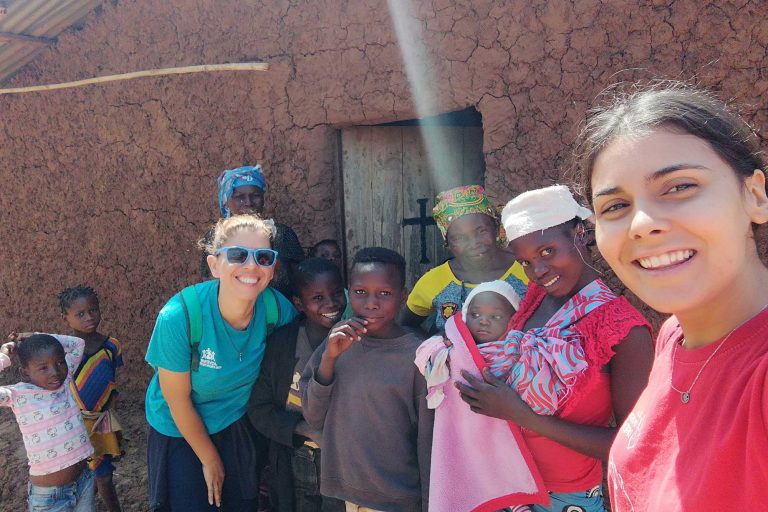 201908 Mocambique Itoculo Voluntarias Cristina E Gabi